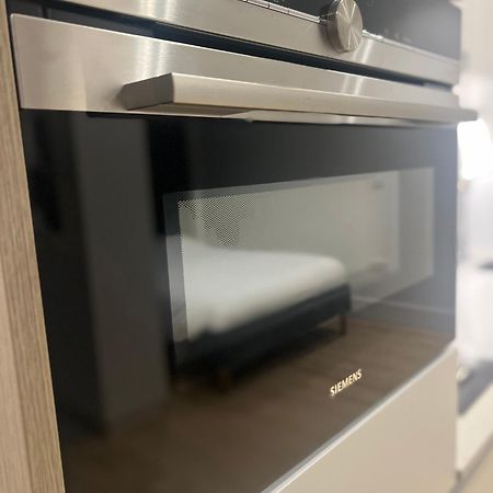 London Luxxe Suites & Apartments - London Heathrow Airport, Terminal 1 2 3 4 5 Хилингдън Екстериор снимка