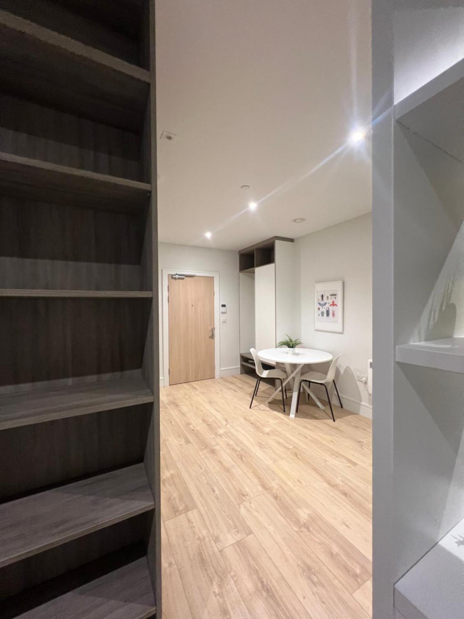 London Luxxe Suites & Apartments - London Heathrow Airport, Terminal 1 2 3 4 5 Хилингдън Екстериор снимка
